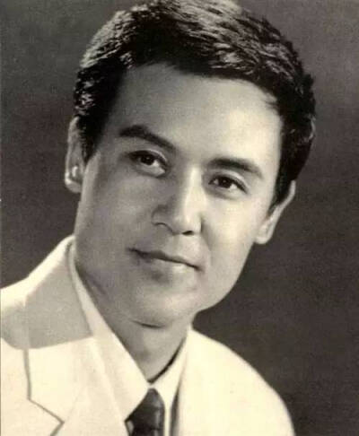 达式常毕业于上海电影专科学校,1962年毕业后被分配到上影厂当演员.