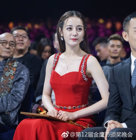 迪丽热巴金鹰节