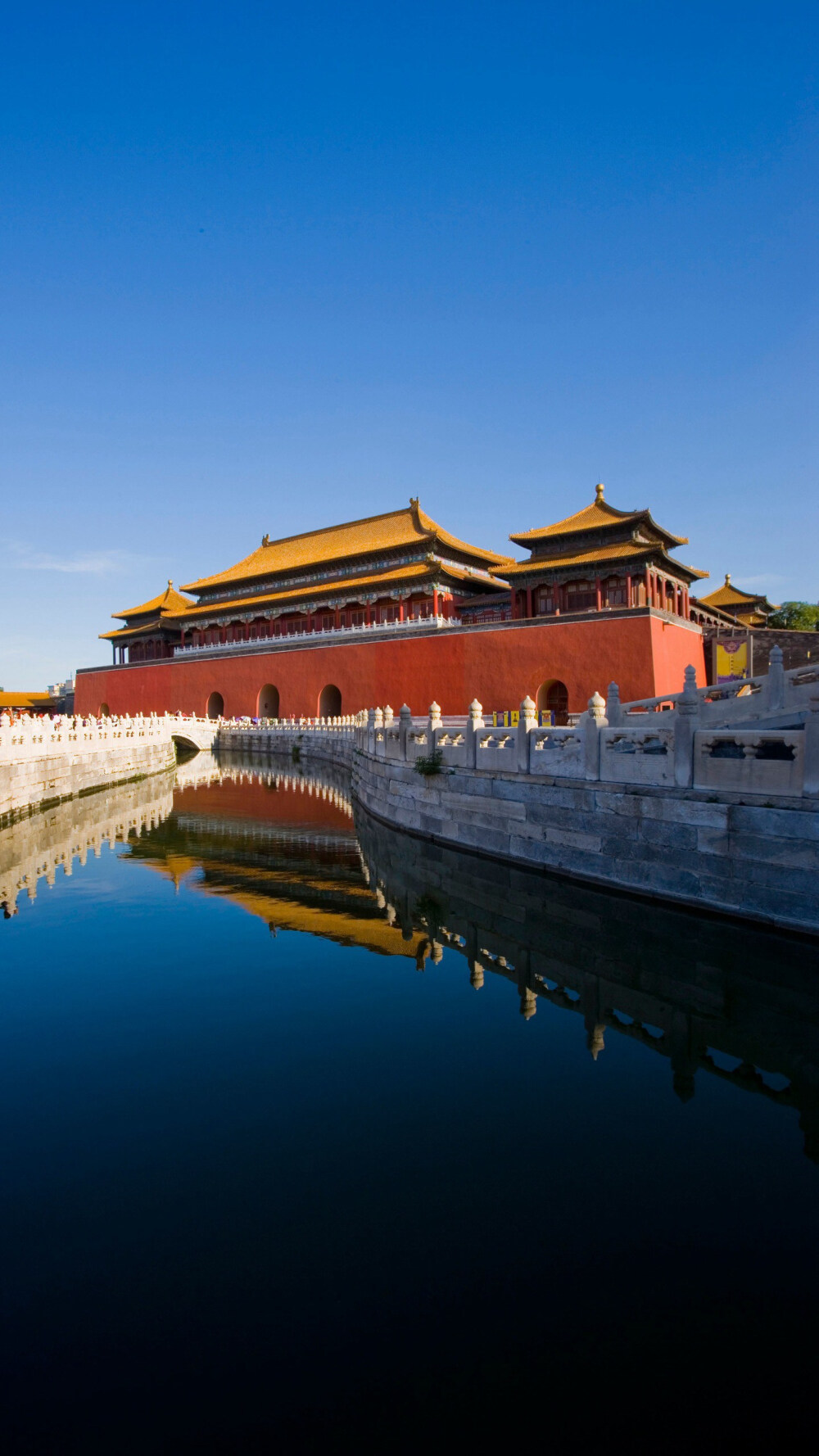 北京故宫是世界上现存规模最大,保存最为完整的木质结构古建筑之一.