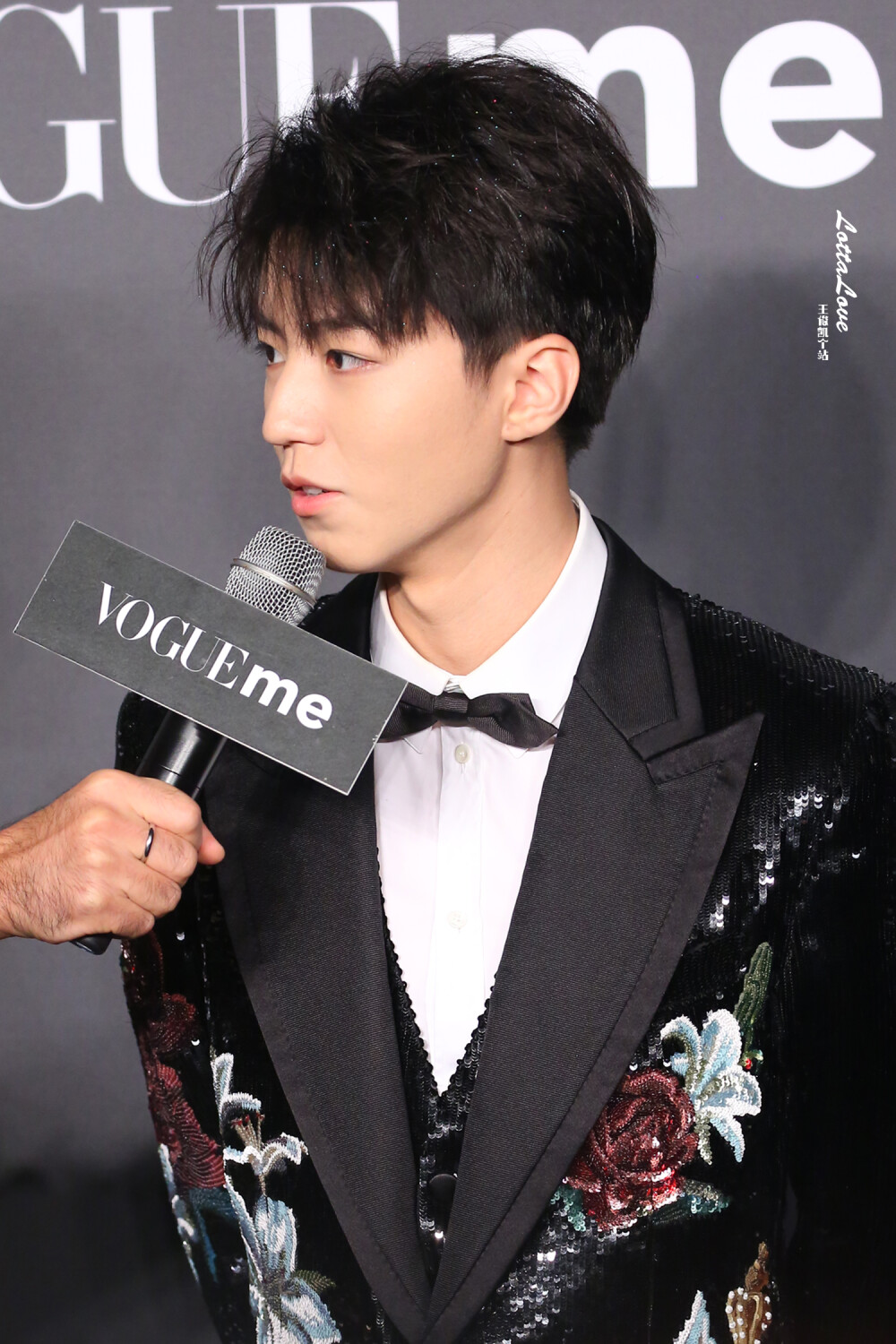 王俊凯×2018.10.13 vogueme flashing night×cr:logo