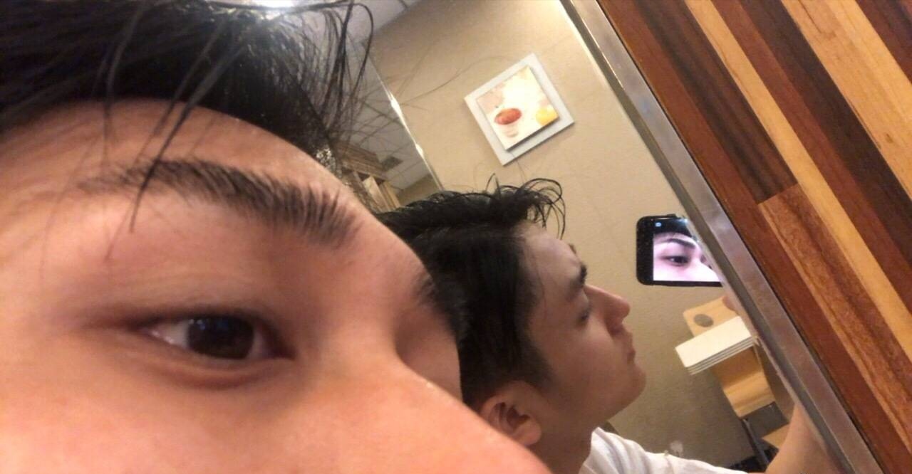 偷偷的看你一眼