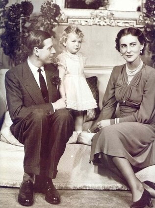 英国肯特公爵夫妇与女儿
