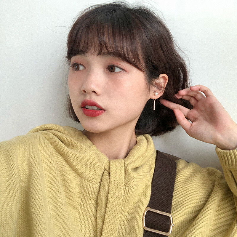 局部女头 女生头像 耳朵侧颜手控耳钉 阳光短发 侵权删