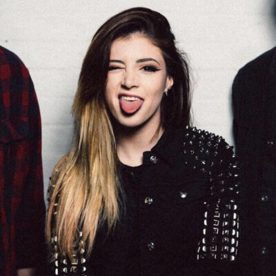 chrissy costanza