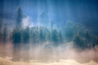 穿越暮光的帷幕,黎明之光就在眼前.ins: marcin_sobas