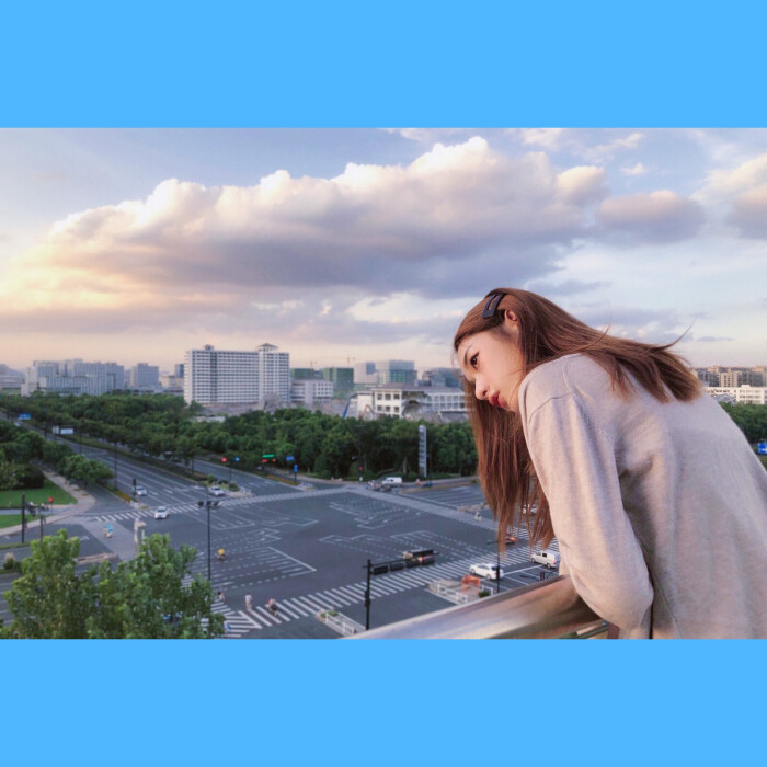洝大人 女头白边自制头像