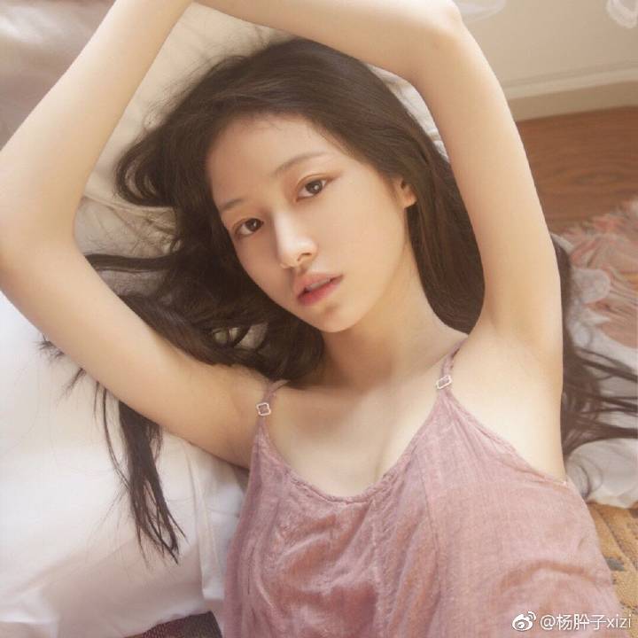 杨肸子 