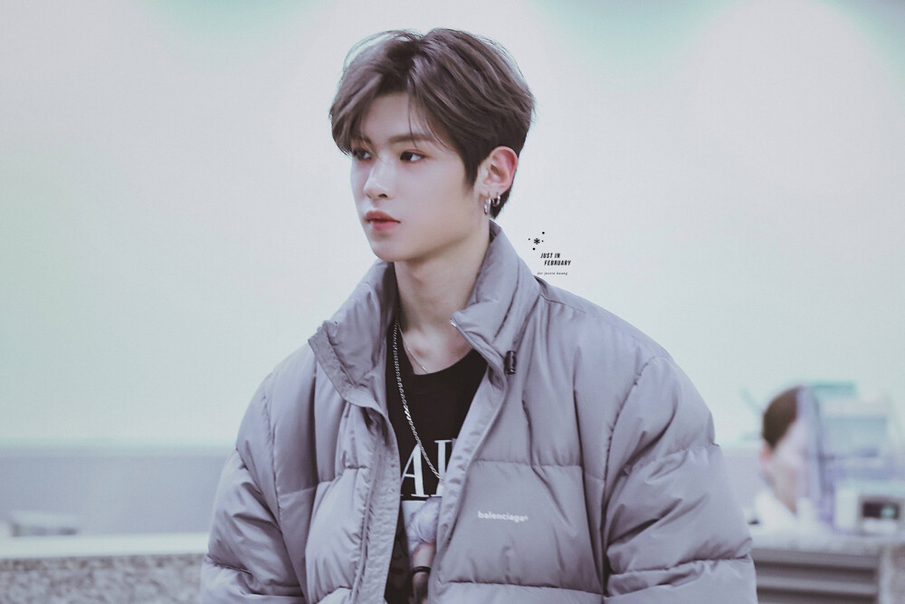 黄明昊79