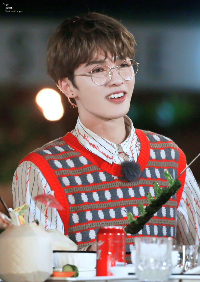 奇妙时光学生卷毛廷