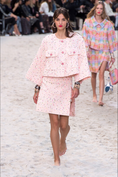 chanel(香奈儿)2019巴黎时装周春夏高级成衣发布秀