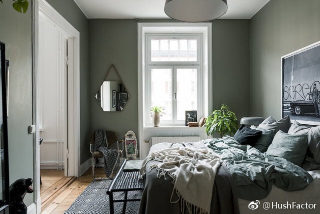 深灰色与白色.