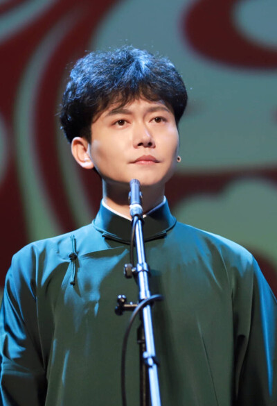 孟鹤堂 
