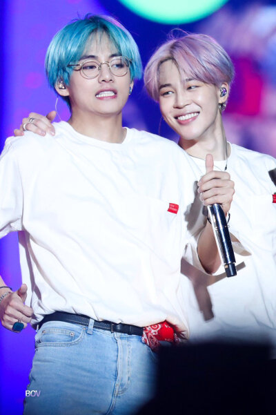 v 金泰亨&jimin 朴智旻 bts 防弹少年团 bts world tour "love your