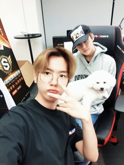 边伯贤 & 吴世勋 & vivi