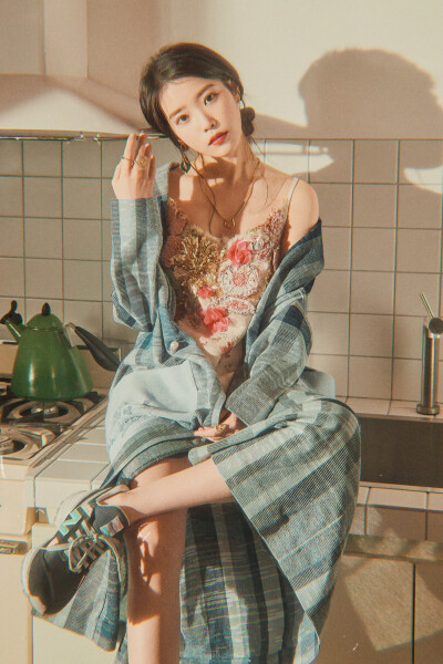 iu 李知恩