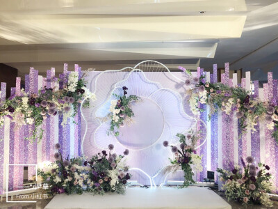 &:婚礼策划婚礼布置南京金陵江滨酒店唯美大气室内婚礼布置分享:紫色