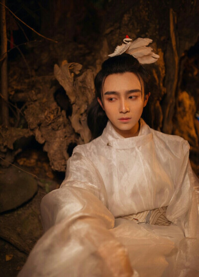 淡辉夕颜,公子如玉,是你执一把青伞,为我许下一世长安)古风汉服真人男