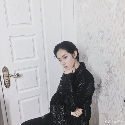 weibo@草莓青(一个超级攻的姐姐但没啥照片)