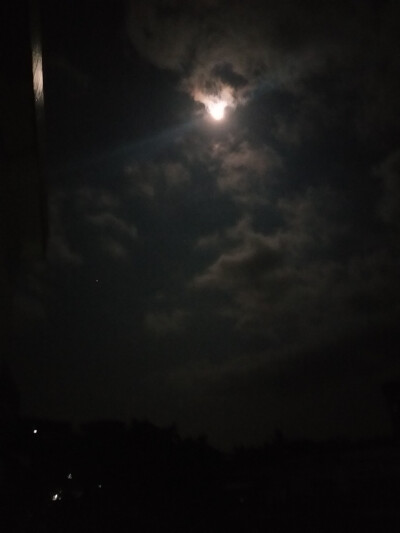 夜晚月亮背景图