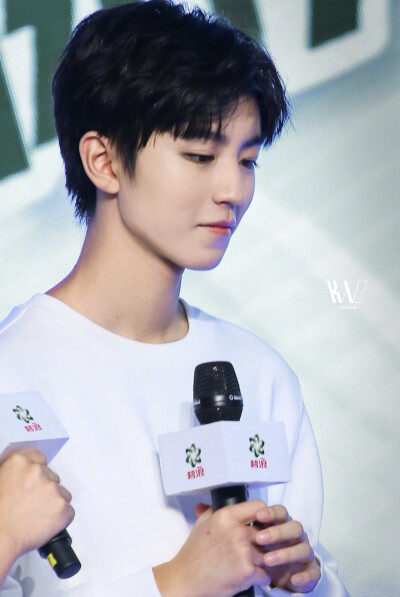 王俊凯×2019.05.25 碧浪阳光运动派对×cr:logo