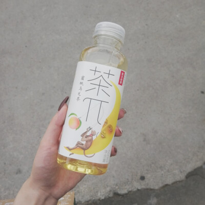 蜜桃乌龙茶这个味道一喝,嗯,很适合女孩子(捂脸)蜜桃味胜过茶味,很
