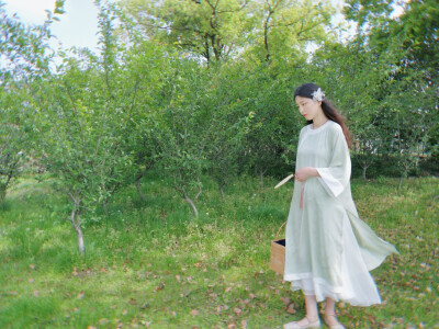 万事从来风过耳/一生只是梦游身