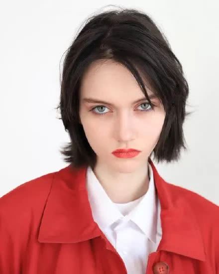 来自俄罗斯的模特sofia steinberg 一张高级感的厌世脸才16岁气场a爆