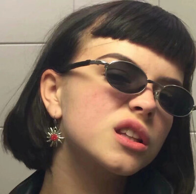 欧美头像女酷超酷黑暗丧红花臂