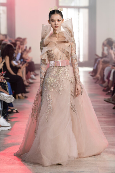 elie saab(艾莉·萨博)2019秋冬巴黎高级定制时装秀