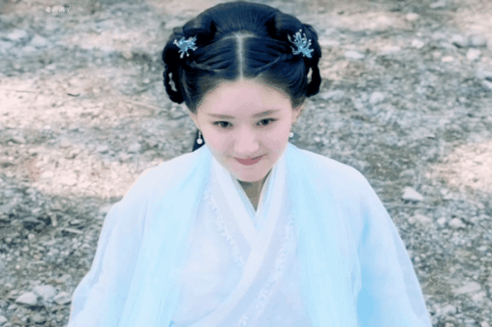 (赵露思)上官春花.