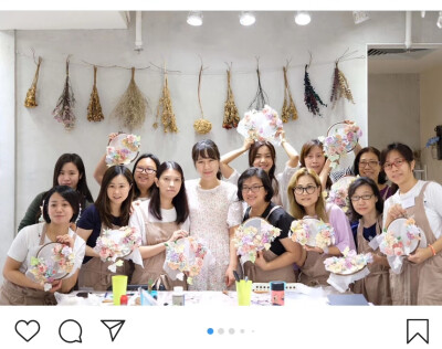 韩国金善荣老师的刮刀花最新作品,立体,饱满 生动,老师的写实风格总