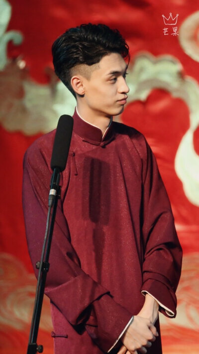 秦霄贤锁骨