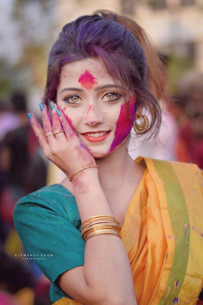橄榄绿瞳色的印度女孩rita sanyal