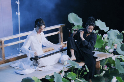 肖战王一博时尚芭莎