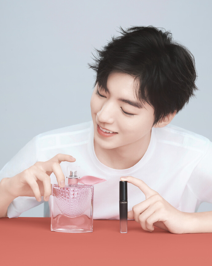 王俊凯超话天空和你的笑都是粉色K生长-TFBO