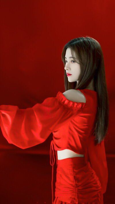 鞠婧祎.