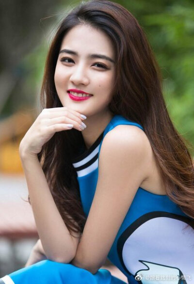 徐璐若你安好便是晴天# 喜欢璐璐的眼睛太美了每张照片都像在诉说