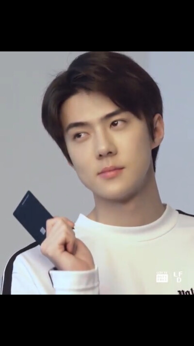 吴世勋/lotte duty free sehun focus/720p壁纸自截 翩翩白衣吴公子