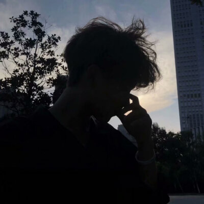 男头 帅气 高清 黑白 故人 烟酒