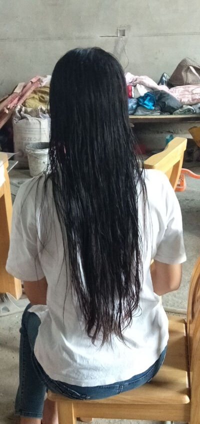 二十年来的最长的头发要剪了,有点舍不得