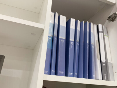 办公文件可不能做完就堆在桌上哦!