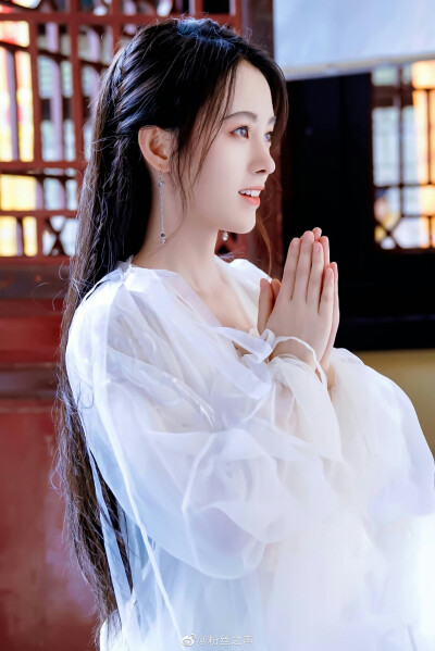 鞠婧祎