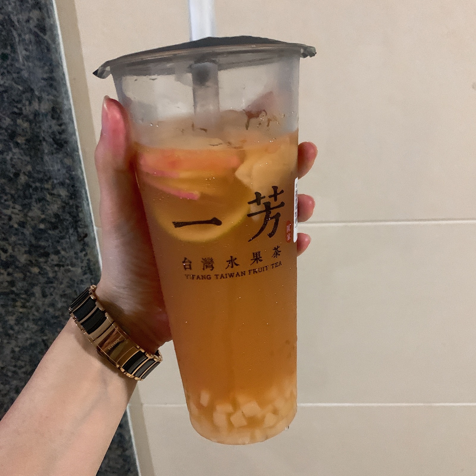 一芳/桃桃水果茶 大杯喝起来感觉没有甜味