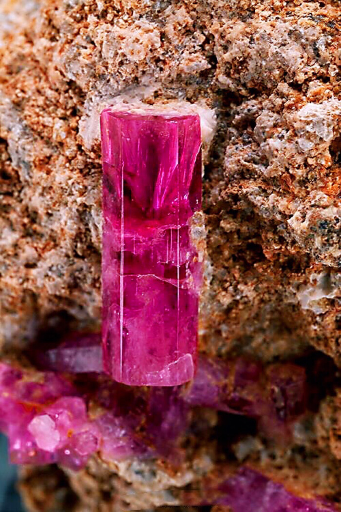 绿柱石家族的新贵 红色绿柱石 red beryl