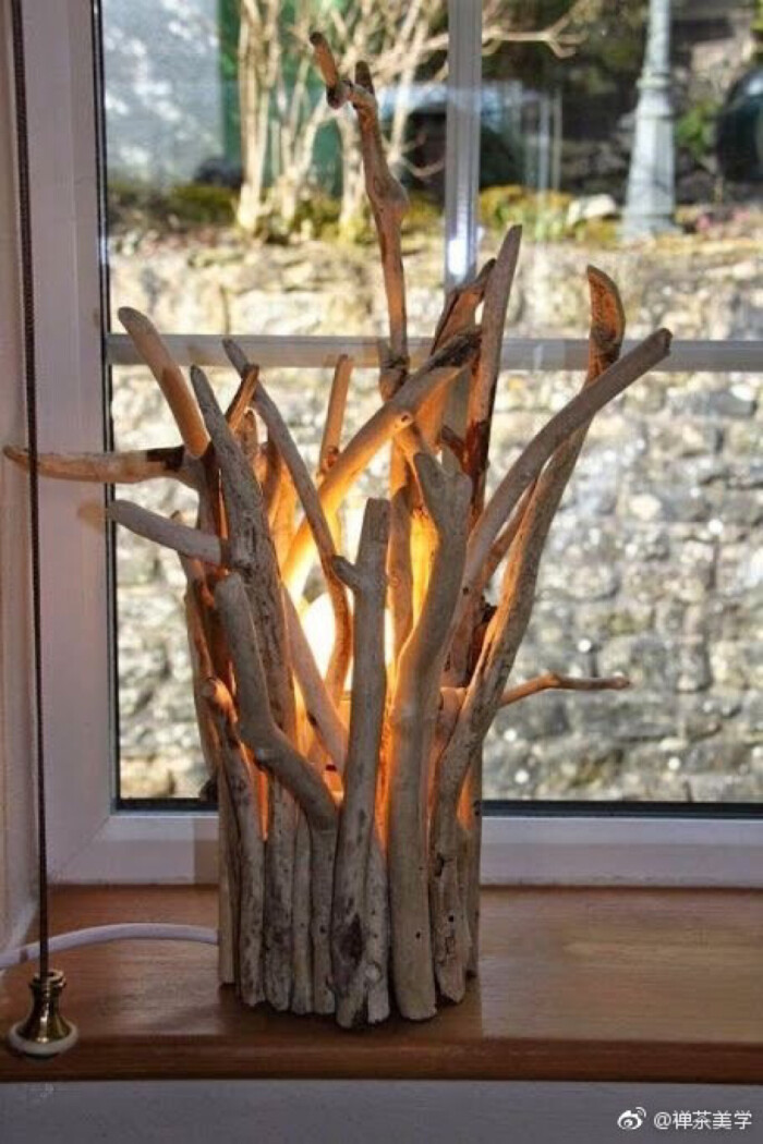 废树枝,废木头的二次设计利用,在木头原来自然生长出的形态上,进行