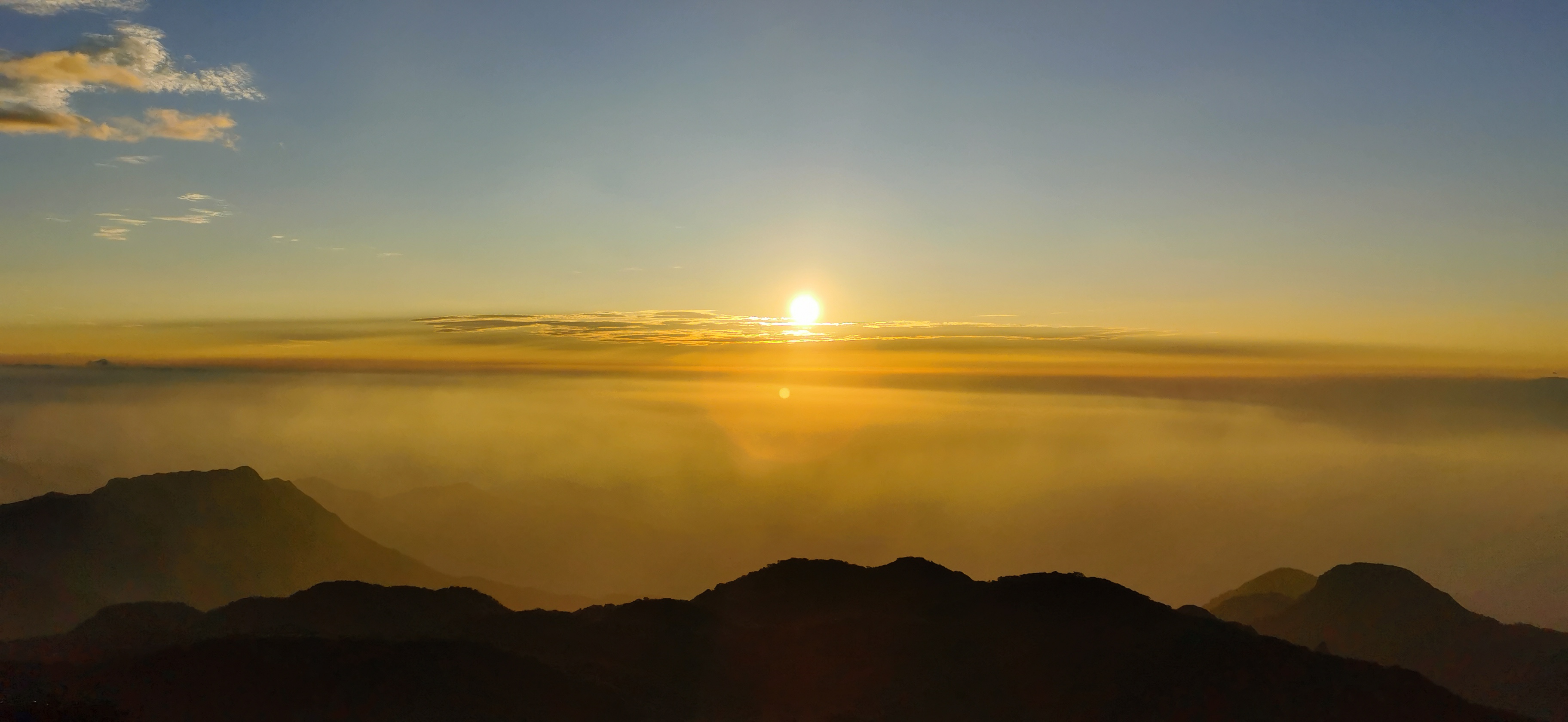 太阳从一棵树前升起_日出_希望_3840X2160_高清视频素材下载(编号:9563855)_实拍视频_光厂(VJ师网) www.vjshi.com