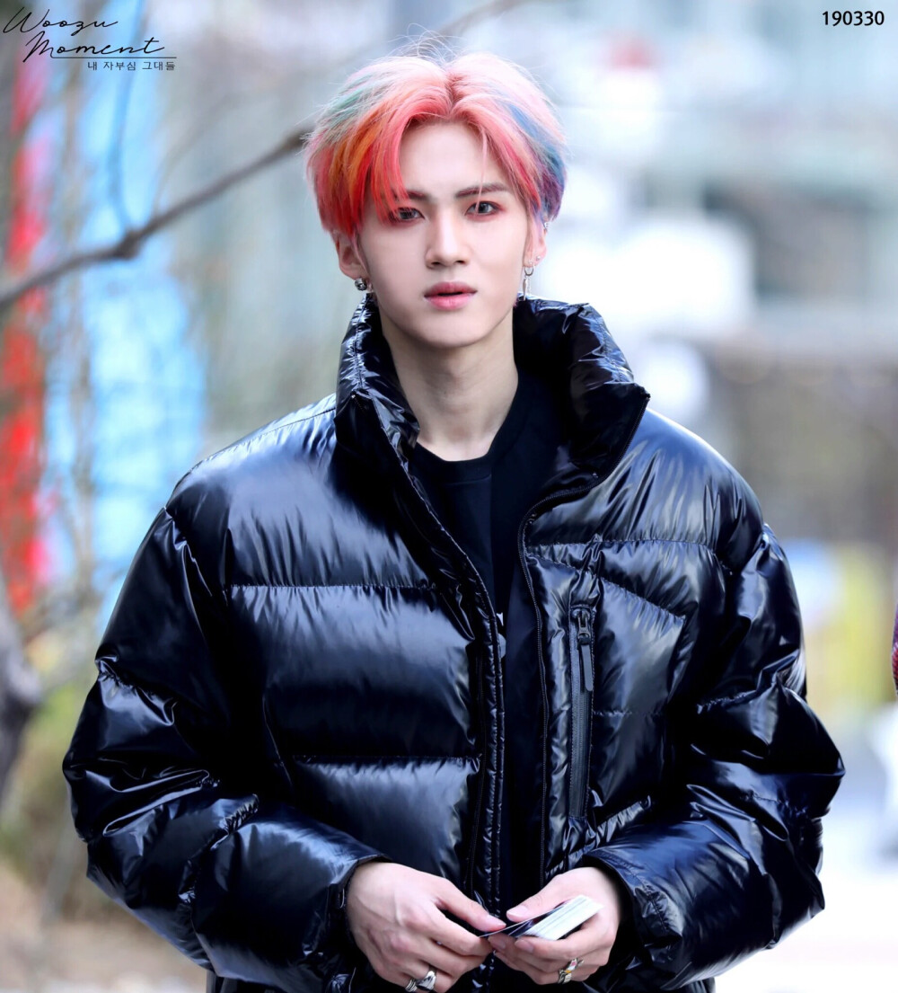 闫桉yanan 男团pentagon成员