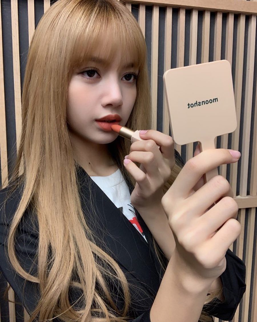 lisa blackpink