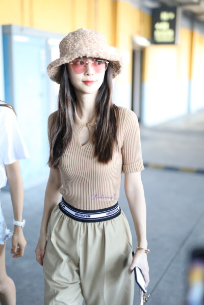 Angelababy沙雕图片,Angelababy沙雕表情包 收集 点赞 评论 angelababy 0 1 钟沙雕哇 发布到 鼻姐 图片