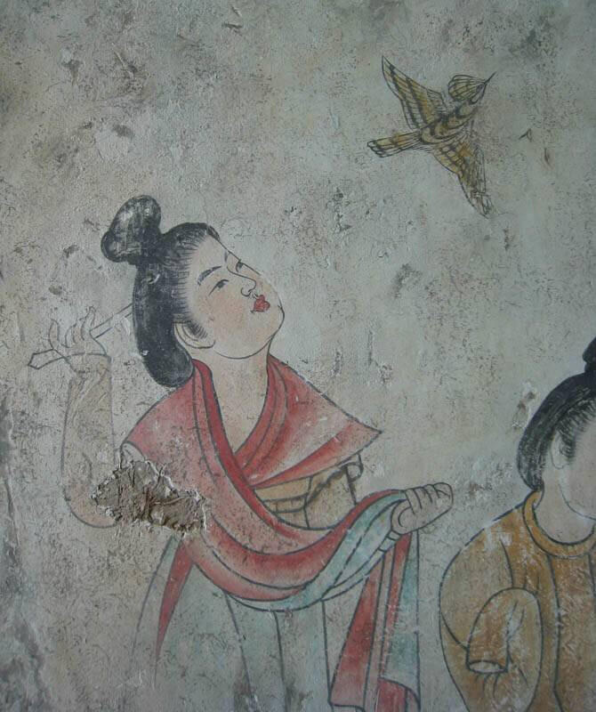 图为唐代章怀太子墓和懿德太子墓的壁画,着圆领袍的领班以及着男装的